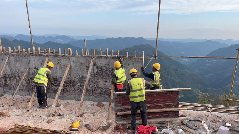 筑路修橋后，群山闊然時 ——劍閣縣下寺至利州區(qū)月壩公路項目（三個石至硝洞埡段）高質量建設側記